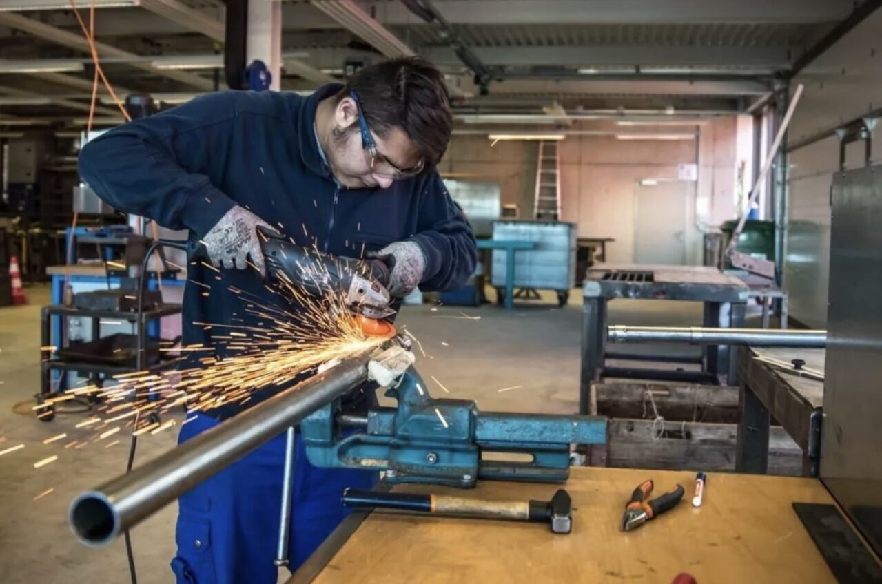 Metallbau: Eine Schule zur Stärkung der Ausbildung im Wallis